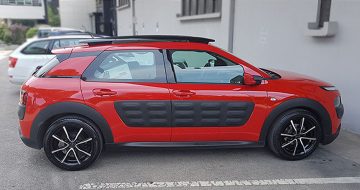 Mak Antibes 4, llantas de 4 radios dobles en forma de letra «V»