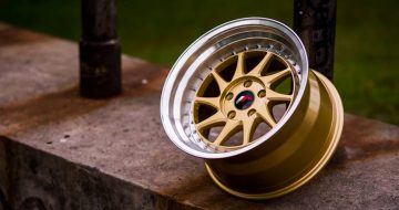 Llantas de la marca Japan Racing con acabado dorado